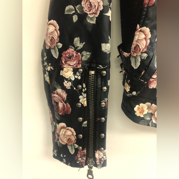 JOLT BOMBER FLORAL JACKET IN SIZE SMALL IN POLYURETHANE MATERIAL WATER PROOF - Picture 8 of 16